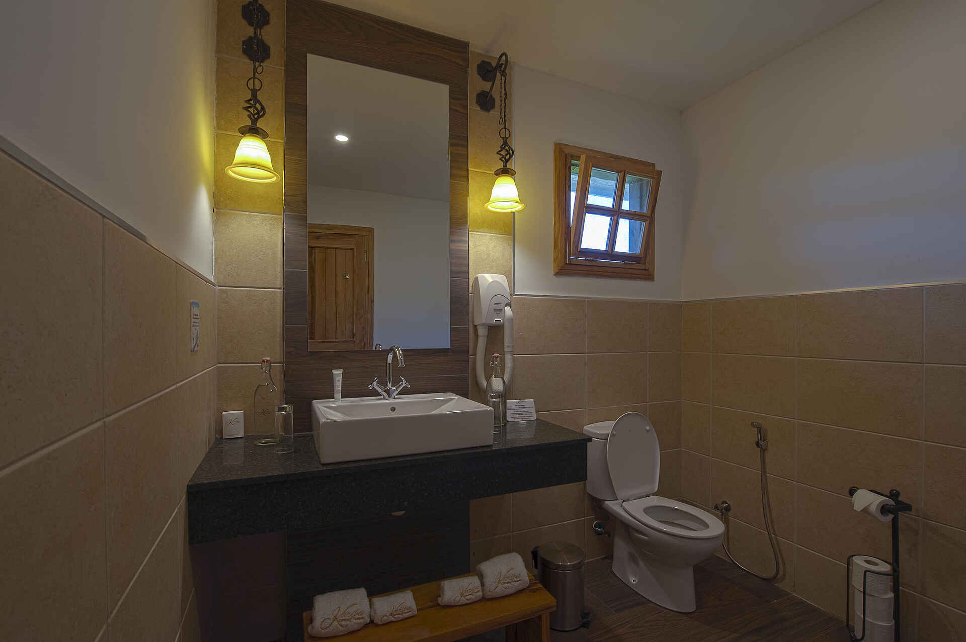 Ngorongoro Lions Paw Camp: Executive Twin Room Bad