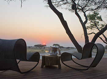 Onguma The Fort: Sonnenuntergang auf dem Deck