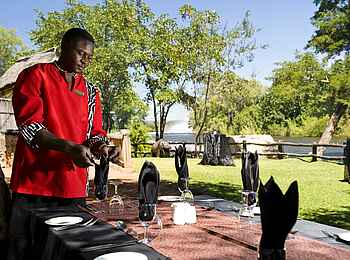 The Royal Livingstone: Service in der Boma The Royal Livingstone: Service in der Boma