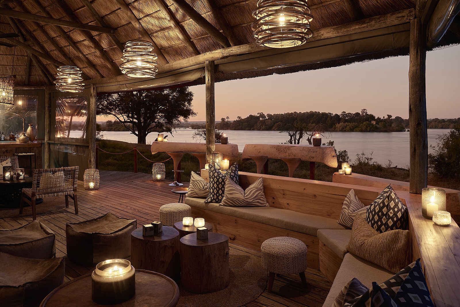 Victoria Falls River Lodge: Die Lounge der Bar Victoria Falls River Lodge: Die Lounge der Bar