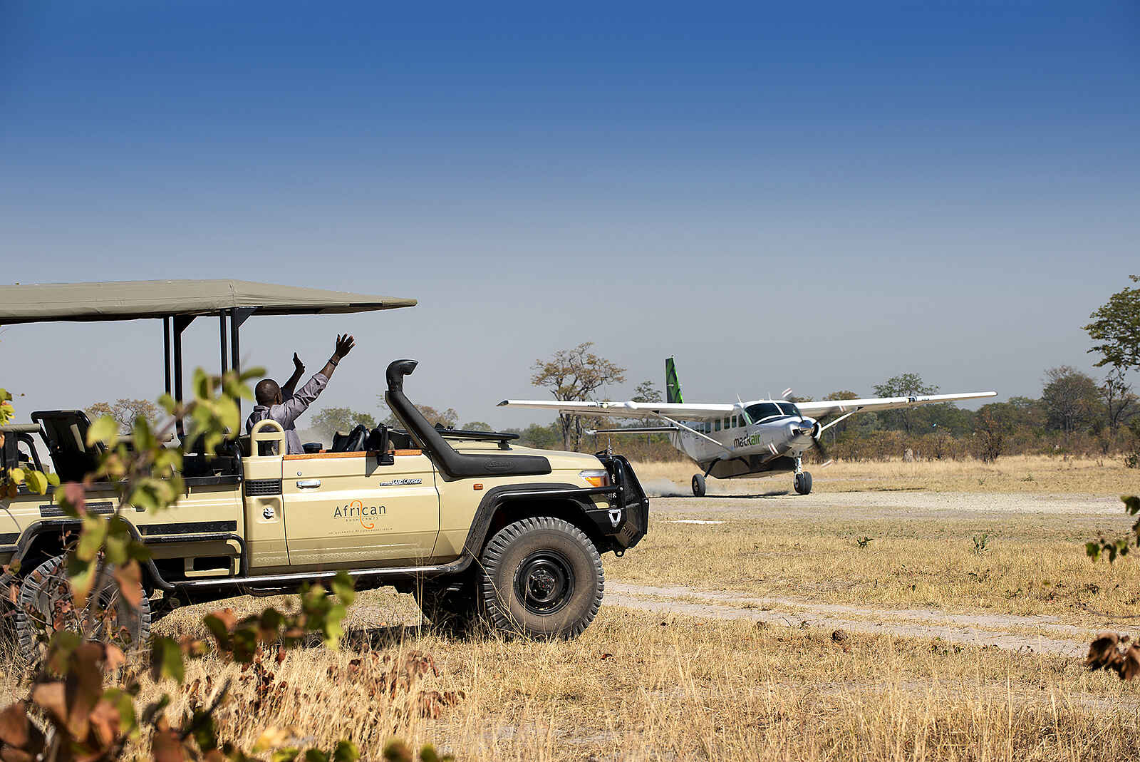Linyanti Expeditions: Empfang am Airstrip Linyanti Expeditions: Empfang am Airstrip