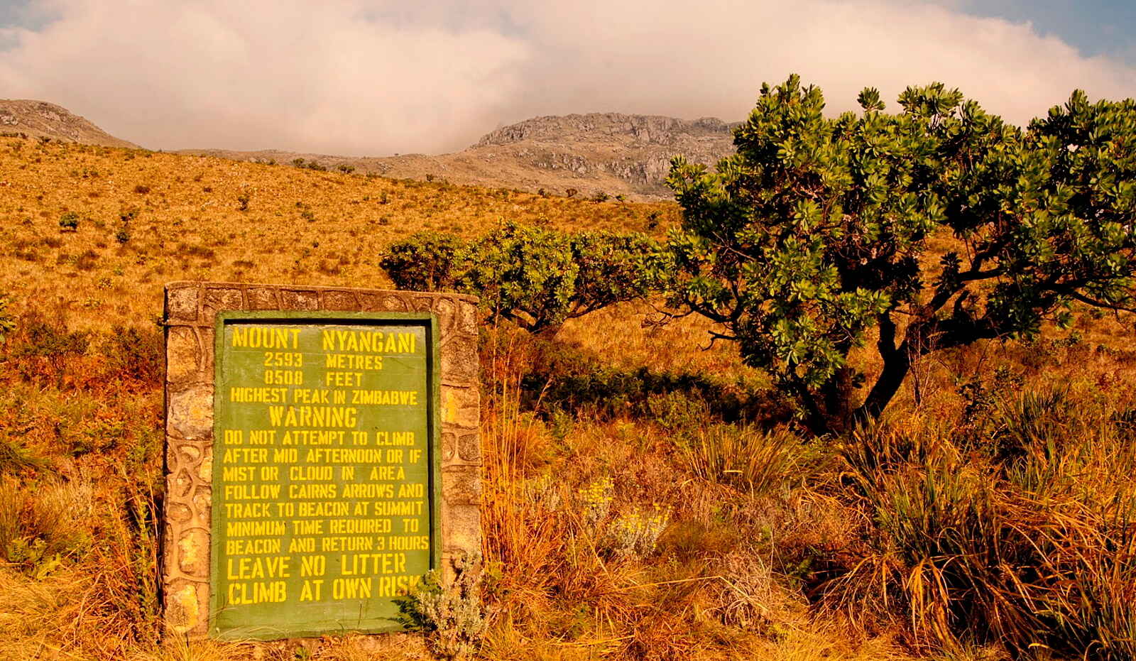 Musangano Lodge: Anstieg zum Mount Nyangani Musangano Lodge: Anstieg zum Mount Nyangani