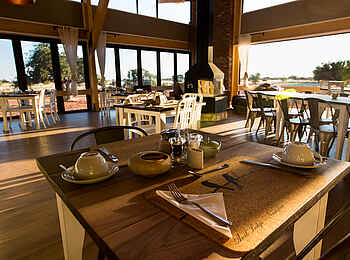 Kalahari Anib Lodge: Gedeckter Frühstückstisch