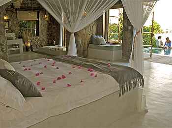 Kaya Mawa: Blick aus Madimba House auf den Pool