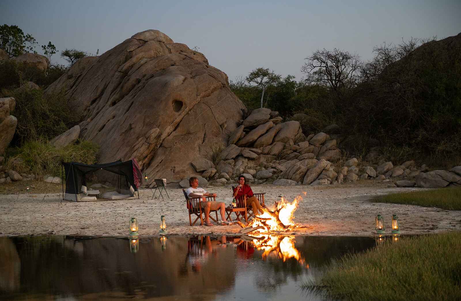 Kisima Ngeda Camp: Lagerfeuer im Flycamp Kisima Ngeda Camp: Lagerfeuer im Flycamp