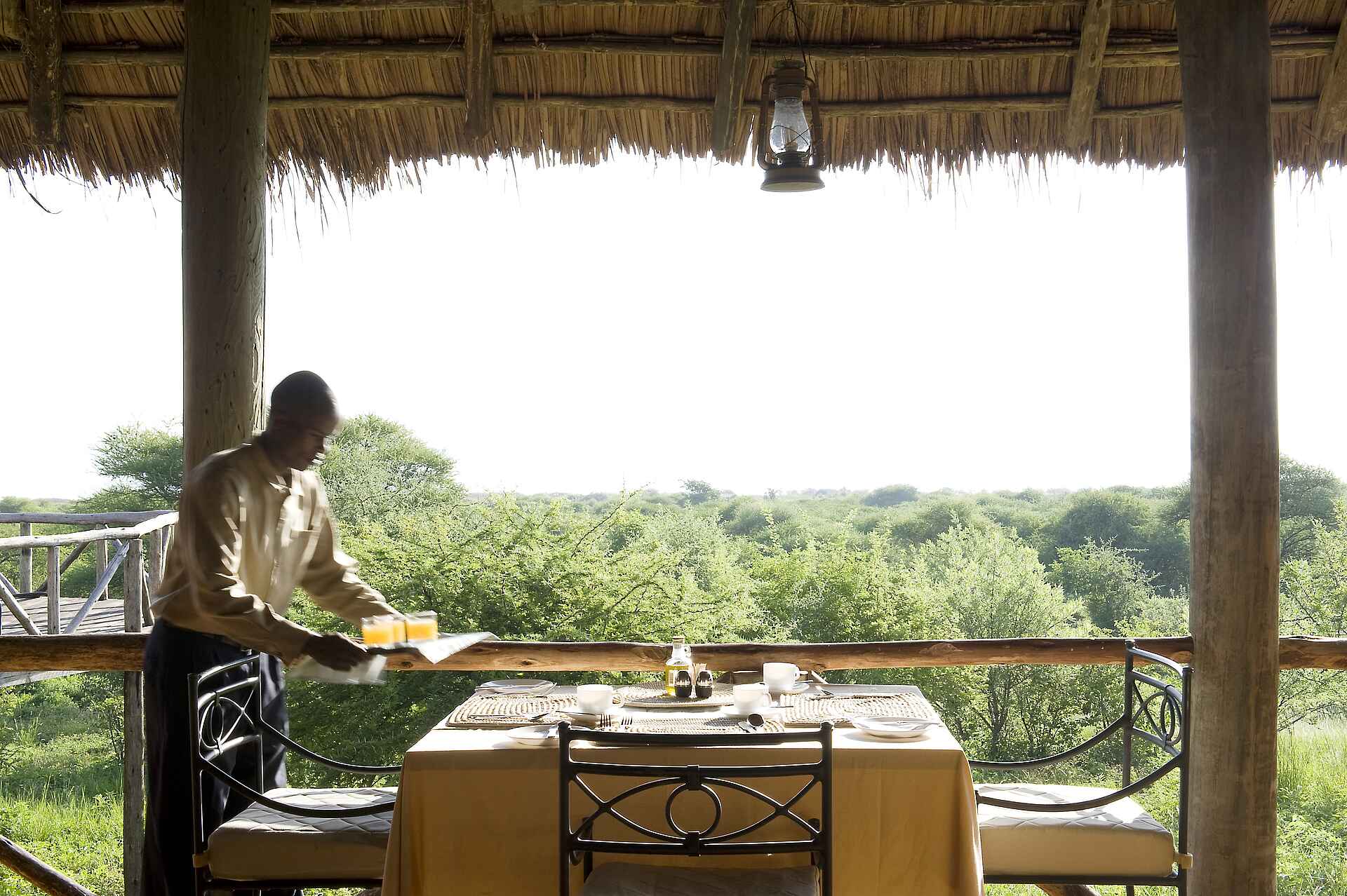 Lake Burunge Tented Camp: Essbereich auf der Veranda