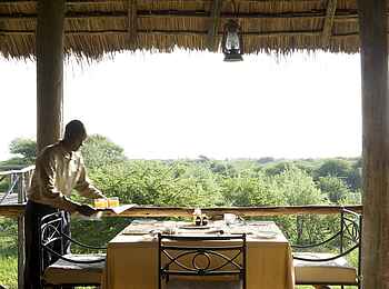 Lake Burunge Tented Camp: Essbereich auf der Veranda