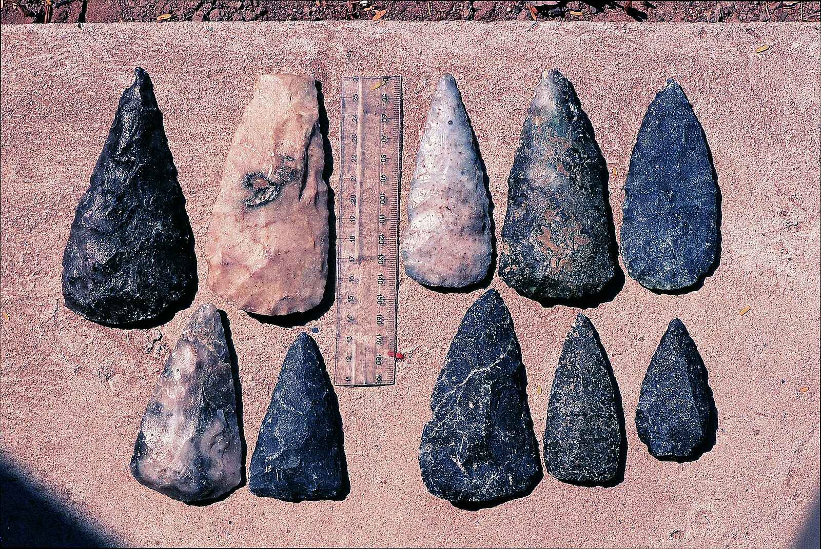 San Camp: Artefakte aus den Pfannen San Camp: Artefakte aus den Pfannen