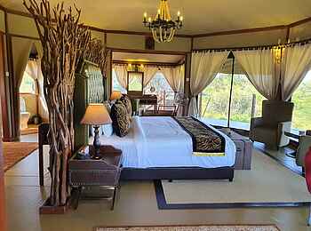 Tarangire Kuro Treetops Lodge: Gästeunterkunft mit Doppelbett Tarangire Kuro Treetops Lodge: Gästeunterkunft mit Doppelbett