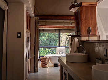 Tuli Safari Lodge Mashatu: Luxury Tented Suite Blick ins Bad