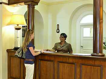 Victoria Falls Hotel: An der Rezeption