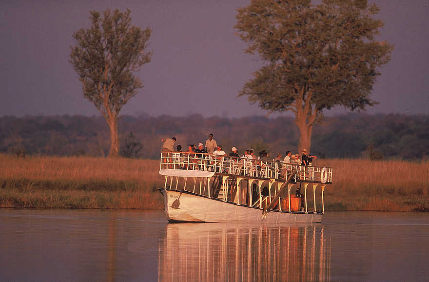 Desert & Delta Safaris: Bootsausflug auf dem Chobe River Desert & Delta Safaris: Bootsausflug auf dem Chobe River