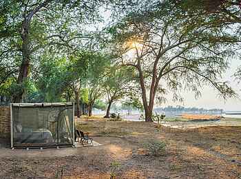 Kutali Flycamp: Gästezeltpanorma Kutali Flycamp: Gästezeltpanorma
