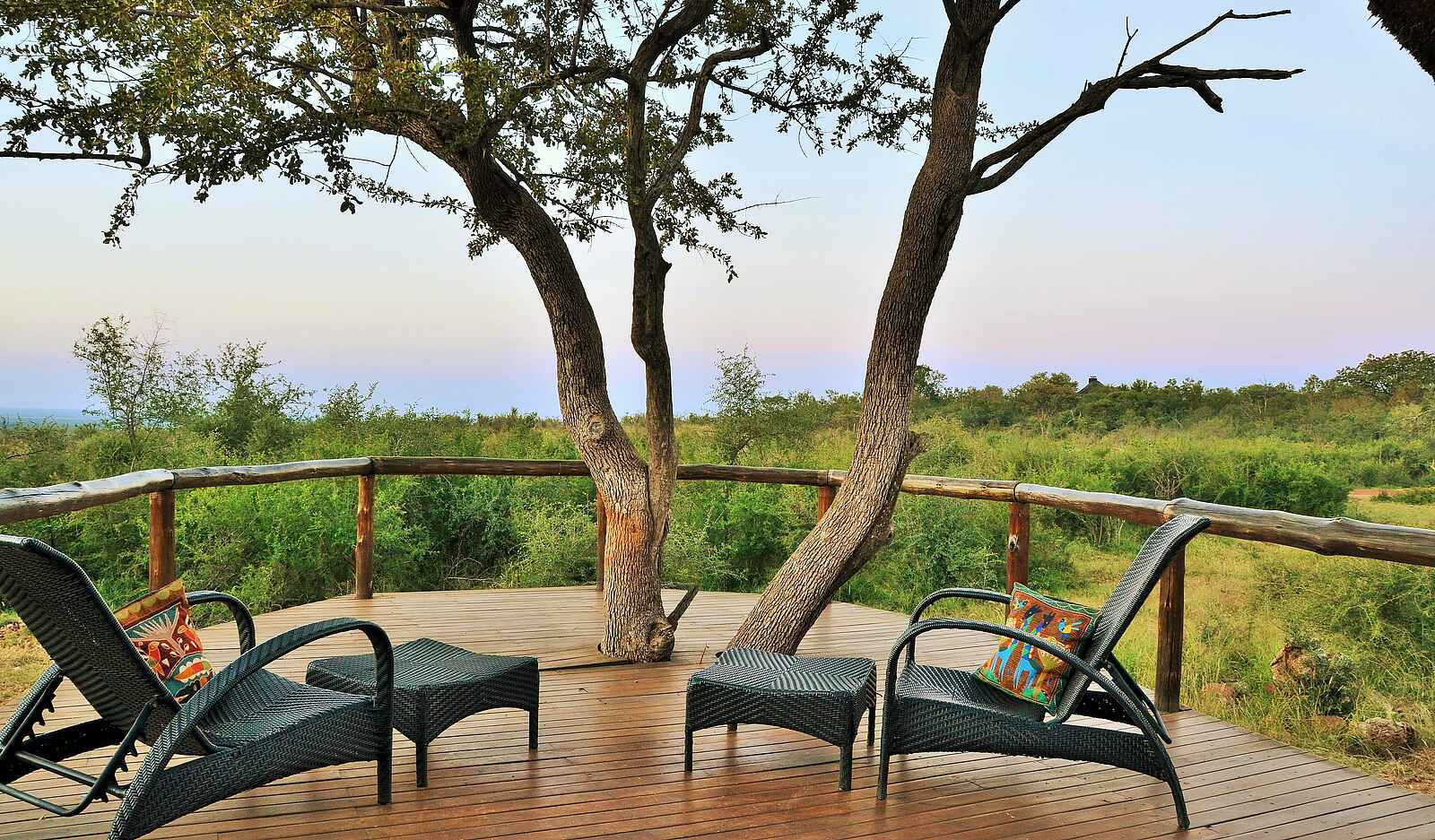 Motswiri Private Safari Lodge: Das private Deck einer der Bush Villas Motswiri Private Safari Lodge: Das private Deck einer der Bush Villas