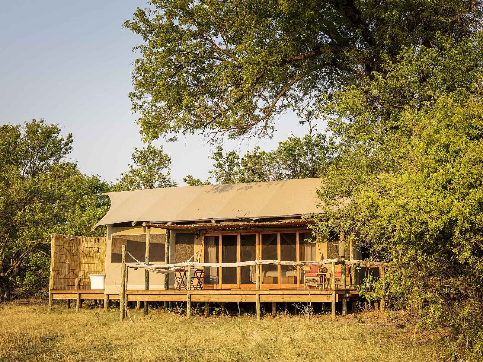 Amber River Camp: Blick auf ein Gästezelt Amber River Camp: Blick auf ein Gästezelt