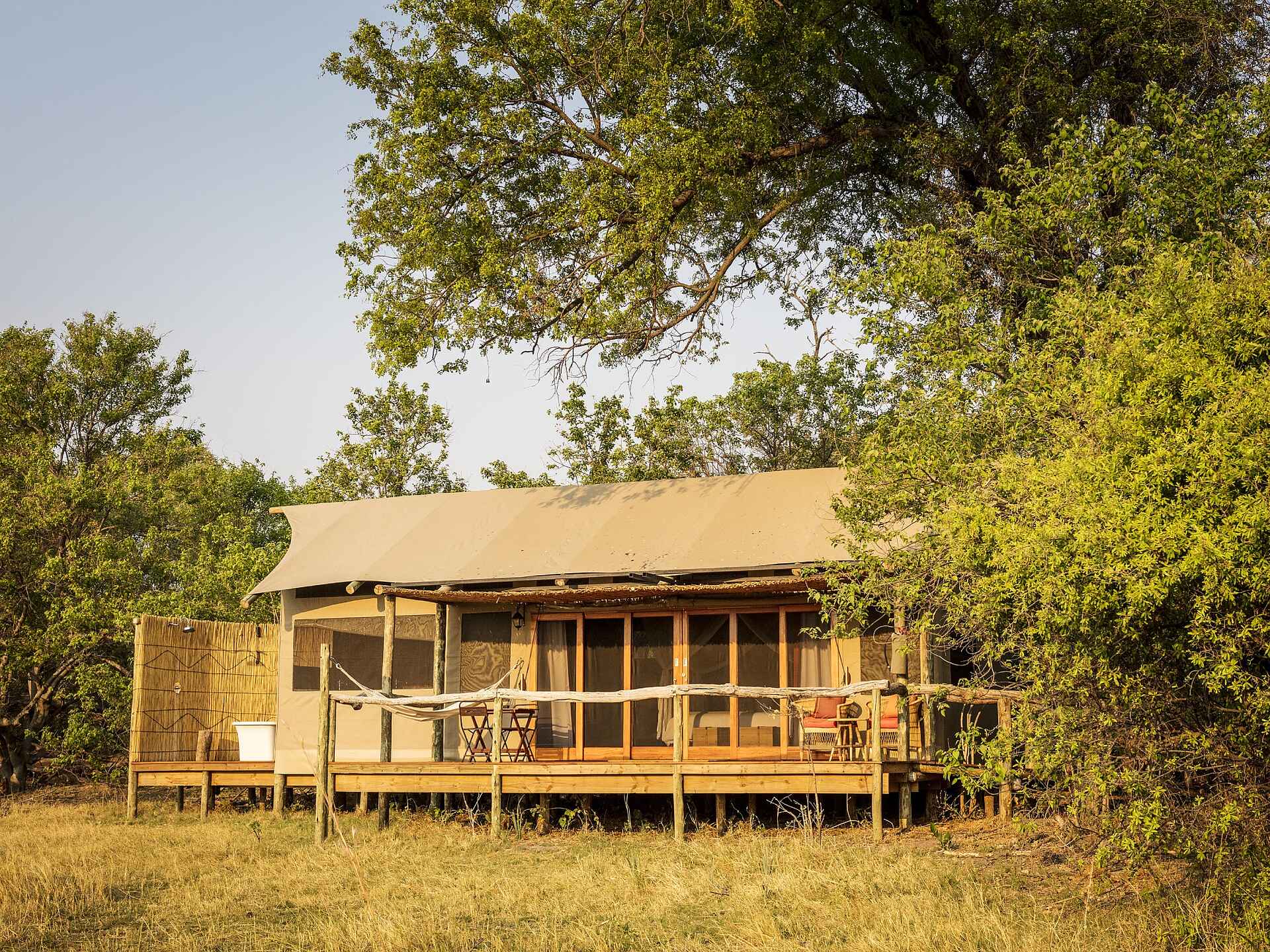 Amber River Camp: Blick auf ein Gästezelt Amber River Camp: Blick auf ein Gästezelt