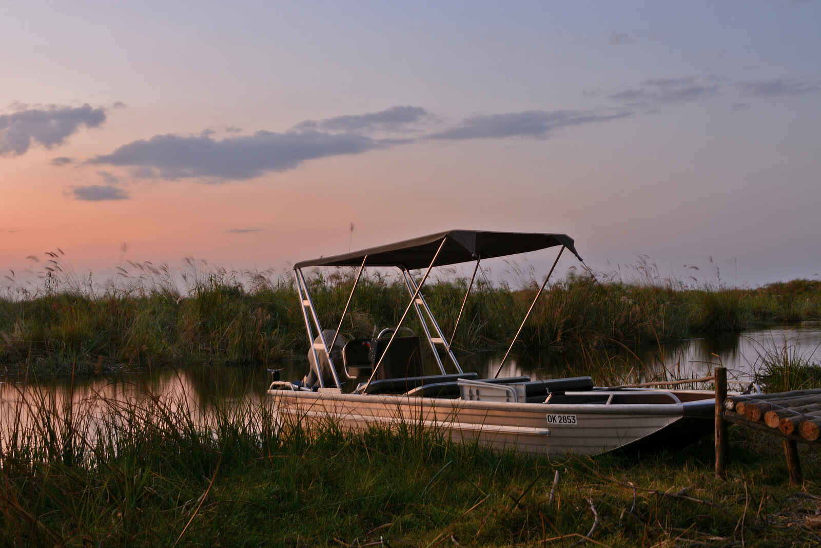 Camp Linyanti: Motorboot Camp Linyanti: Motorboot