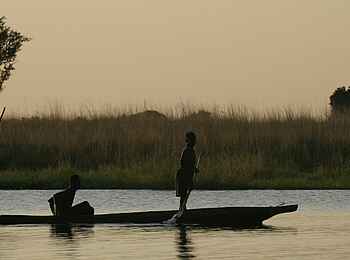 Chobe Elephant Camp: Traditionelles Mokoro Boot Chobe Elephant Camp: Traditionelles Mokoro Boot