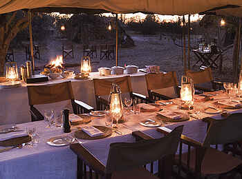 Chobe under Canvas: Dinnertafel