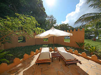 Kinasi Lodge: Die Terrasse des Azania Bungalow Kinasi Lodge: Die Terrasse des Azania Bungalow