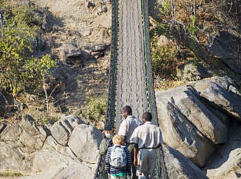Mkulumadzi Lodge: Überquerung des Mkilumadzi River
