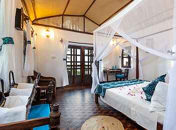 Pole Pole Bungalows: Geräumiger Bungalow