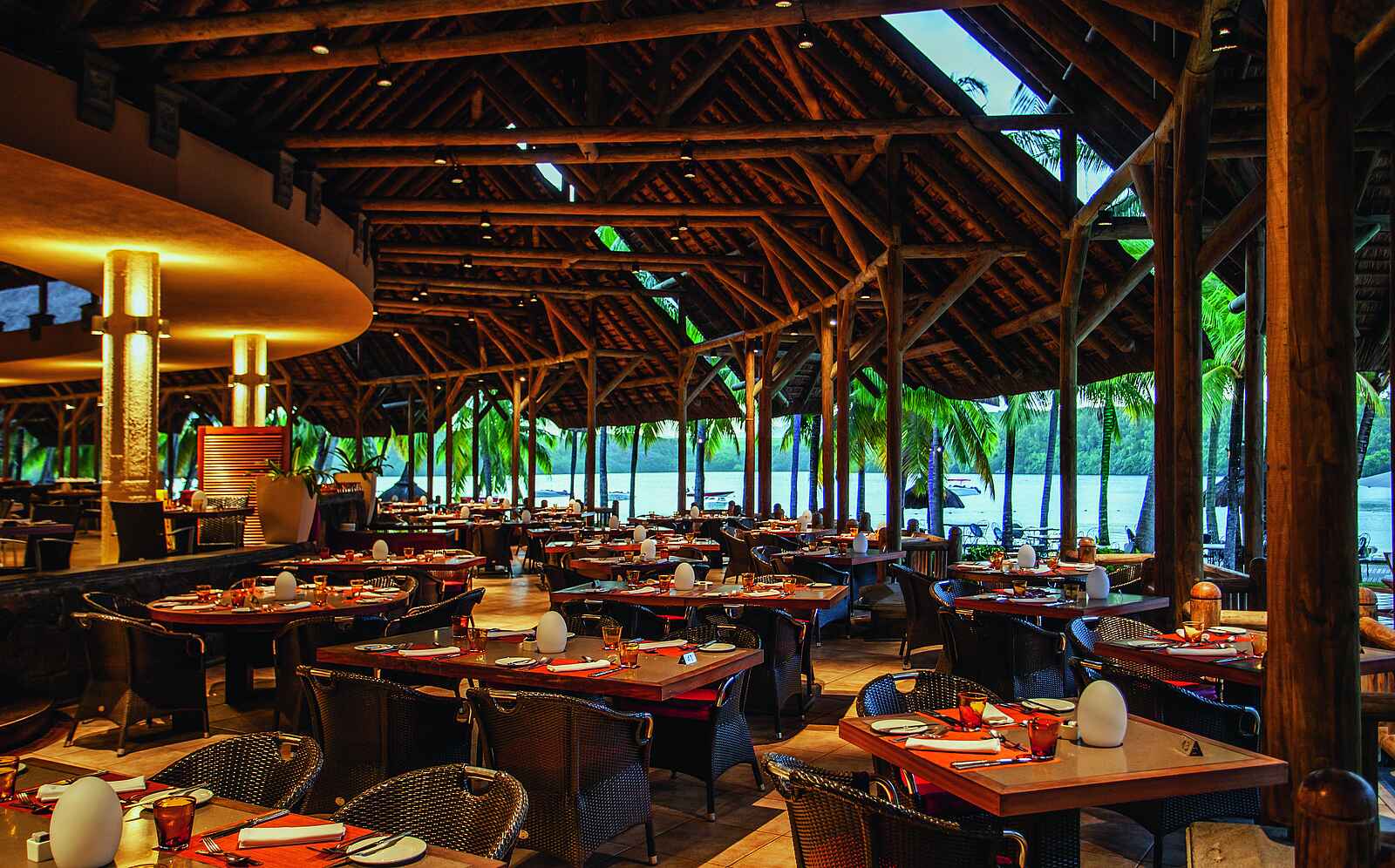 Shandrani Beachcomber Resort and Spa: Im Restaurant Shandrani Beachcomber Resort and Spa: Im Restaurant