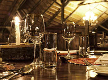 Soroi Serengeti Lodge: Weingläser Soroi Serengeti Lodge: Weingläser
