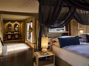 Xugana Island Lodge: Twin Room Blick hinein