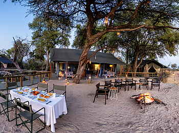 Gomoti Private Camp: Feuerstelle und Essbereich