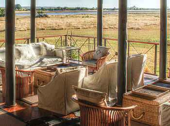 Chobe Savanna Lodge: Lounge draussen