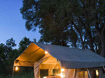 Chobe under Canvas: Gästezelt am Abend