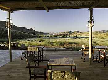 Damaraland Camp: Morgenstimmung auf dem Deck