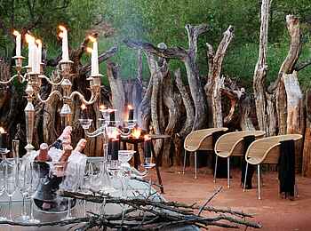 Molori Safari Lodge: Lagerfeuer in der Boma