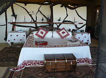 Sarara Camp: Doppelbett im Gästezelt Sarara Camp: Doppelbett im Gästezelt
