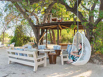 Sindabezi Island Camp: Die Außenlounge