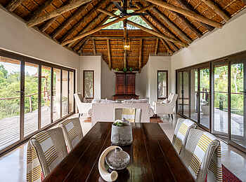 Siviti Timbavati Plains Lodge: Das Esszimmer der Villa Siviti Timbavati Plains Lodge: Das Esszimmer der Villa