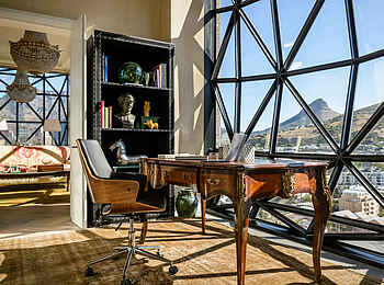 The Silo: Arbeitszimmer