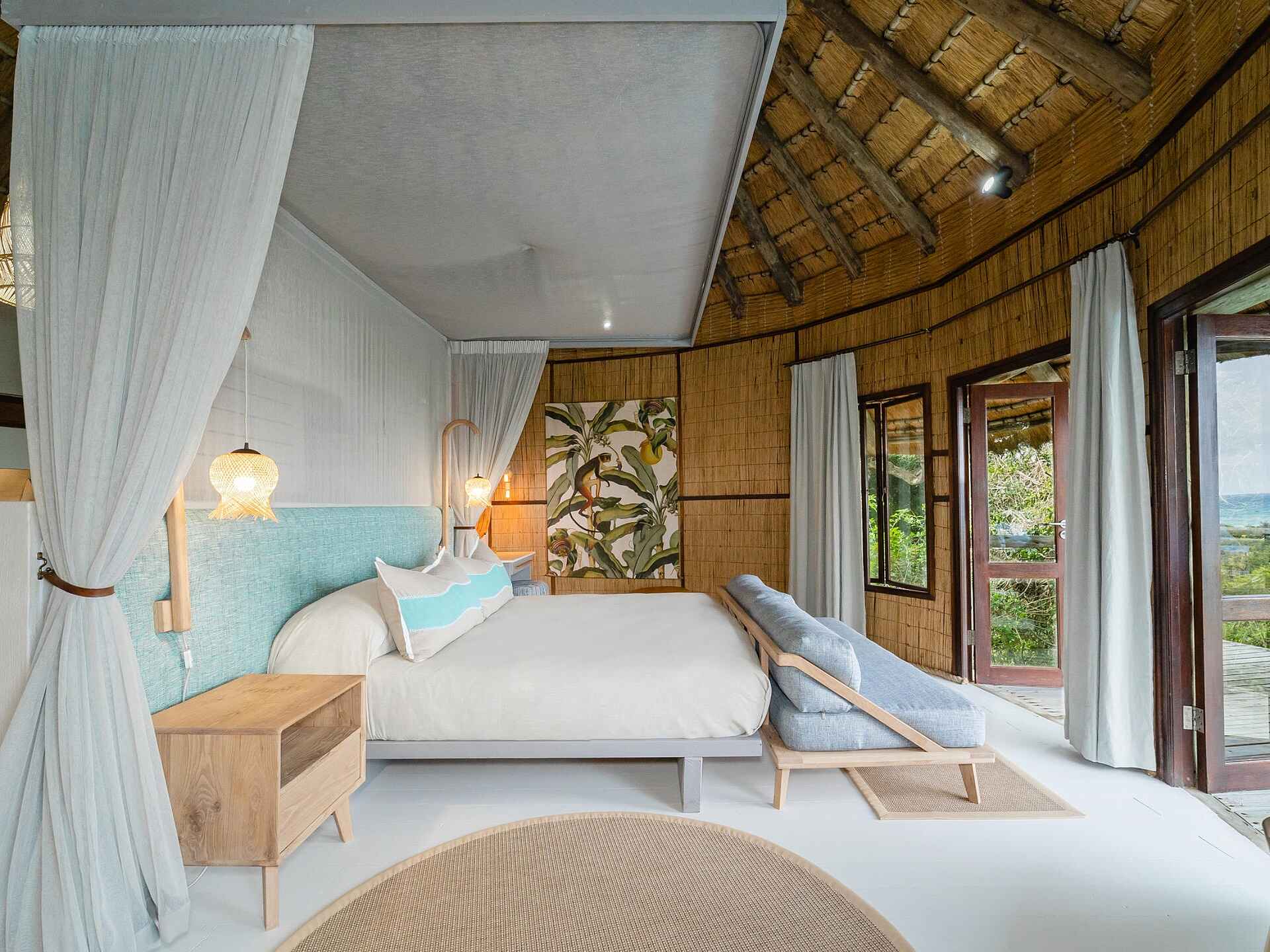 Thonga Beach Lodge: Schlafzimmer der Familienvilla mit Meerblick
