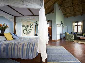 Tloma Lodge: Ein Chalet mit einem Doppelbett