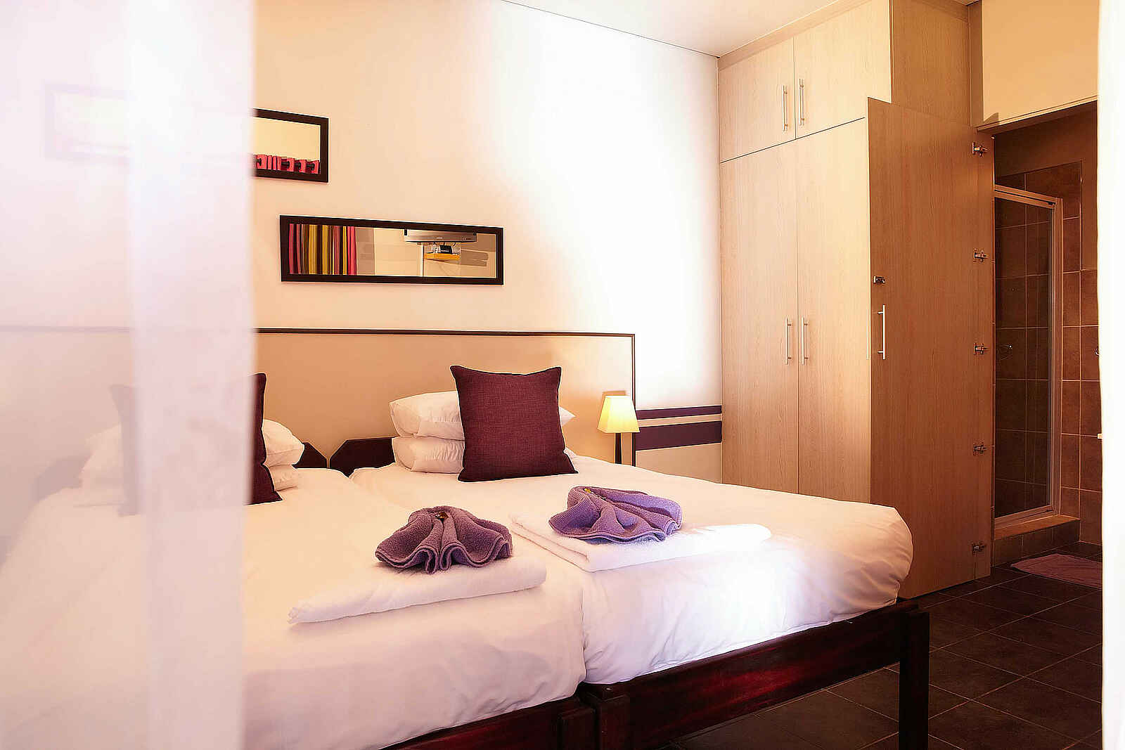 Villa Violet: Doppelbett Villa Violet: Doppelbett