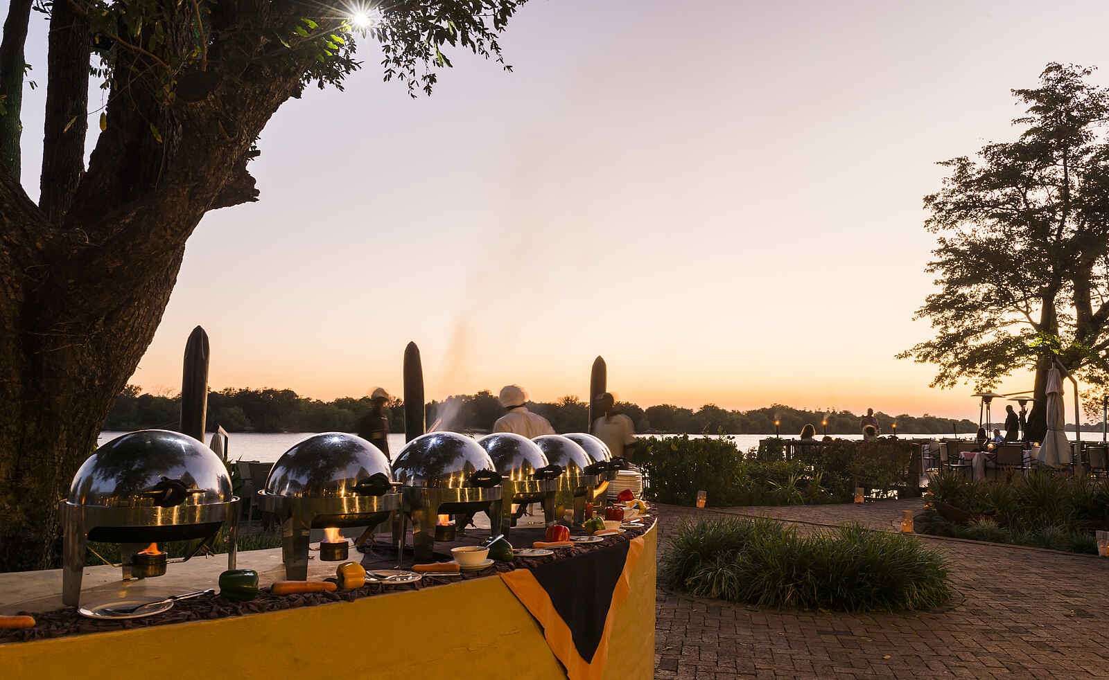 David Livingstone Safari Lodge: Buffet am Abend David Livingstone Safari Lodge: Buffet am Abend