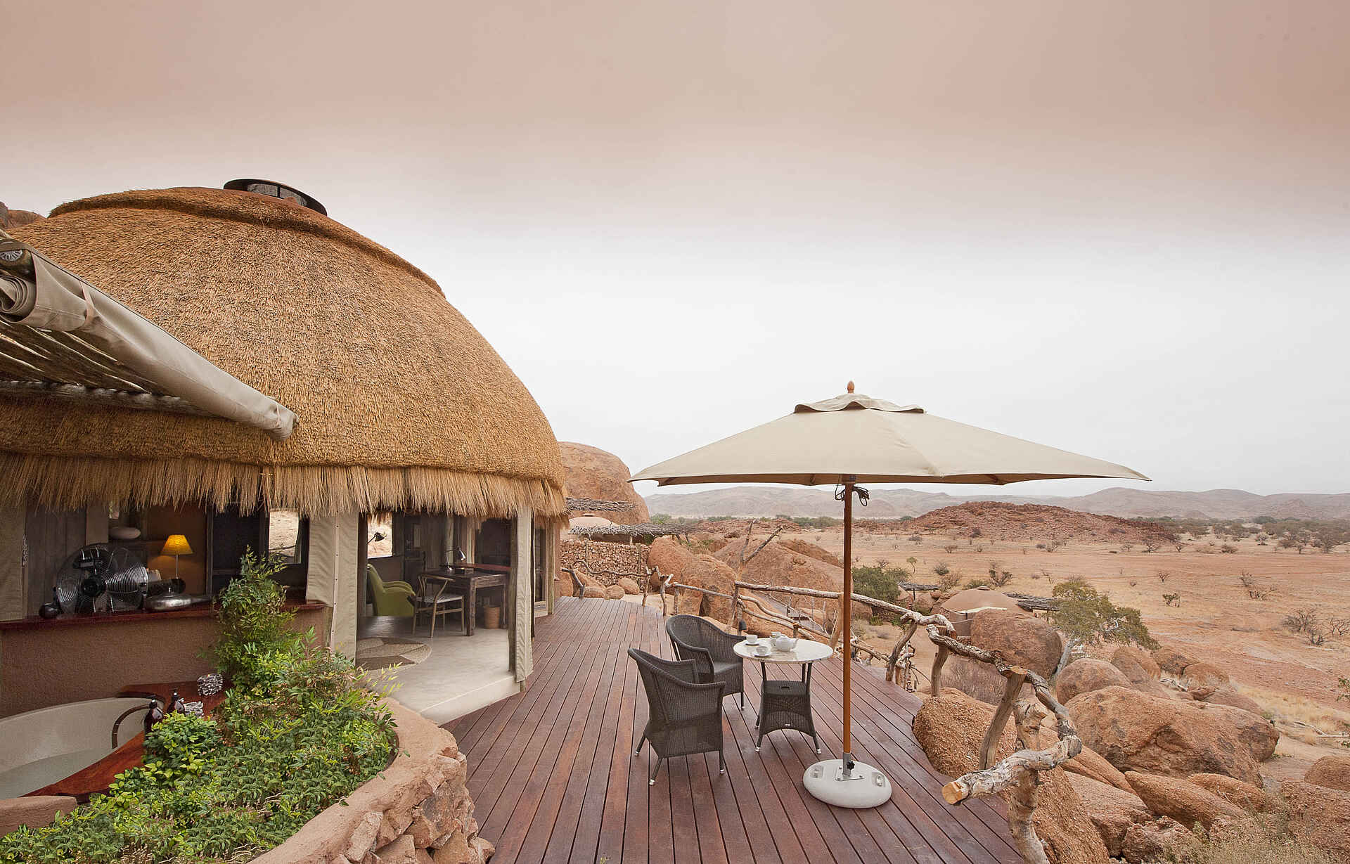 Brandberg, Camp Kipwe, Damaraland, Felsen, Granit, Veranda, Afrikarma, Afrikarma.de, Afrikarma Safaris