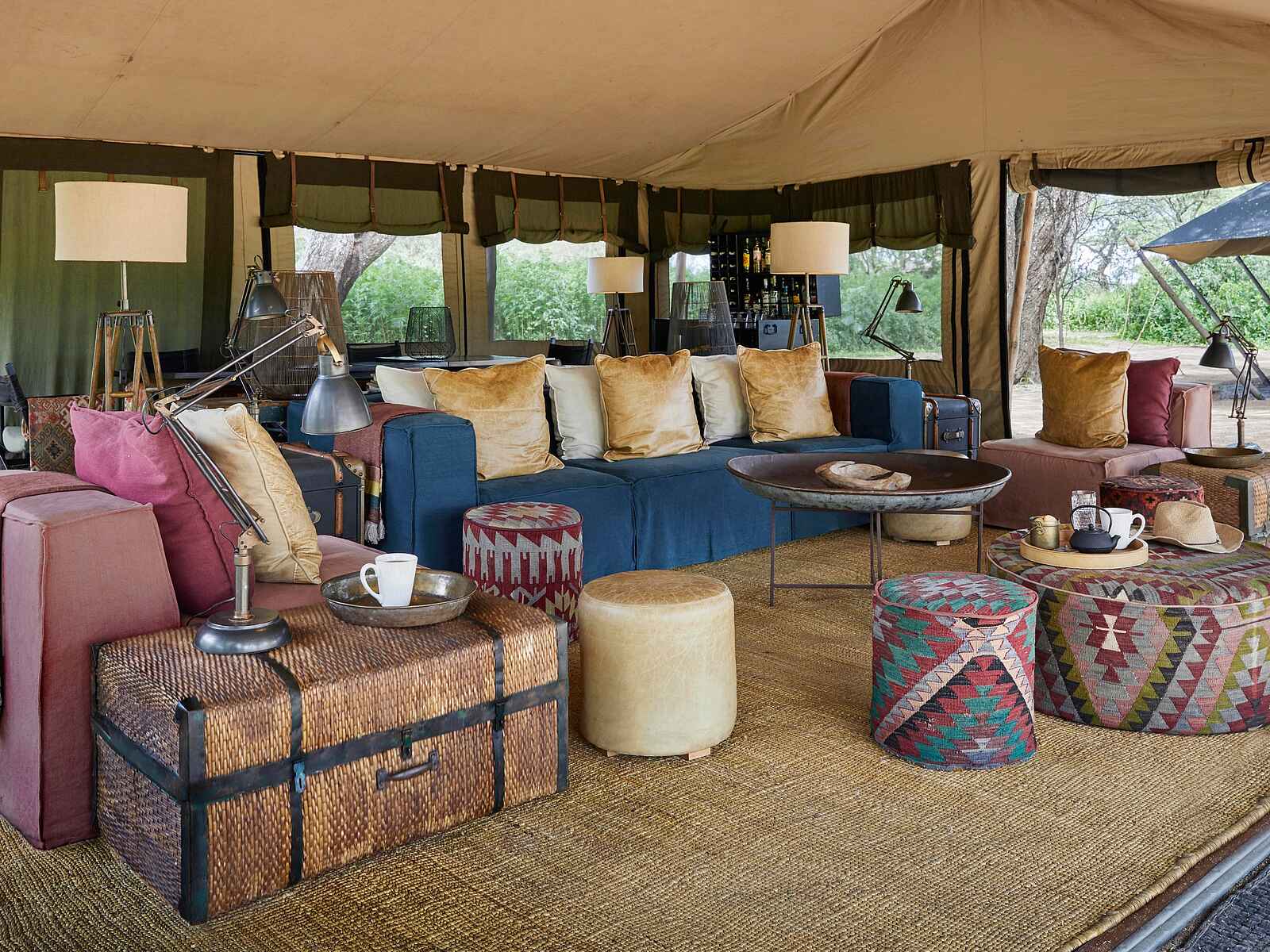 Legendary Nyasi Tented Camp: Loungebreich Legendary Nyasi Tented Camp: Loungebreich