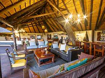 Nxamaseri Island Lodge: Loungebereich Nxamaseri Island Lodge: Loungebereich