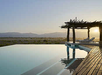 Okahirongo Elephant Lodge: Infinity Pool Okahirongo Elephant Lodge: Infinity Pool