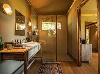 Wilderness Mara Camp: Family Suite Dusche