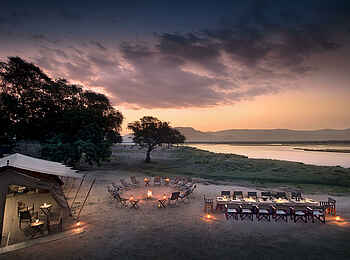 Zambezi Expeditions Camp: Abendessen im Freien Zambezi Expeditions Camp: Abendessen im Freien