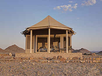 Desert Hills Glamping: Außenansicht eines Zeltes Desert Hills Glamping: Außenansicht eines Zeltes