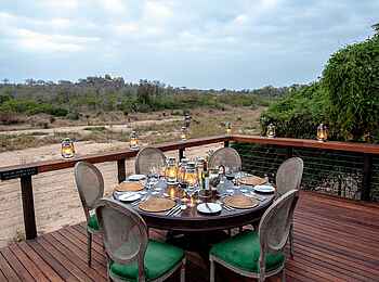 Jock Safari Lodge – Main Lodge: Gedeckter Tisch